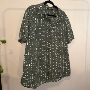 North Face Men's Green Patterned Shirt